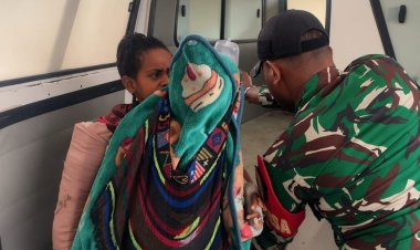 Koramil 1714-01/Mulia Menjadi Pelindung Rakyat Dampingi Evakuasi Korban Menuju RSUD Nabire